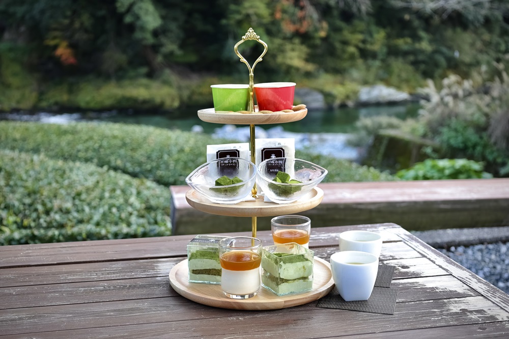 仁淀ブルースポット「にこ淵」と仁淀ブルーを眺めながらの絶景アフタヌーンティー体験【ガイドなし・スイーツ付・4.5時間】