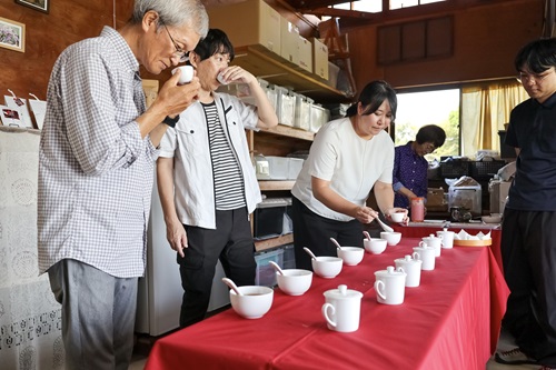 土佐茶ツーリズム・紅茶農家で国産紅茶用６品種のテイスティングと スイーツペアリング体験（約2時間30分）