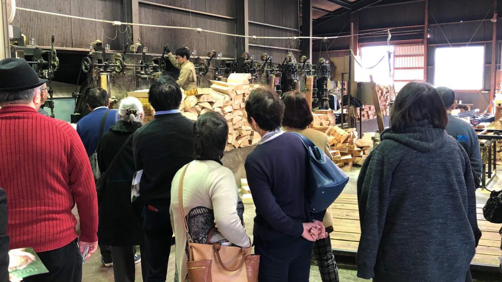  まるで映画の世界！日本唯一の木毛工場を見学