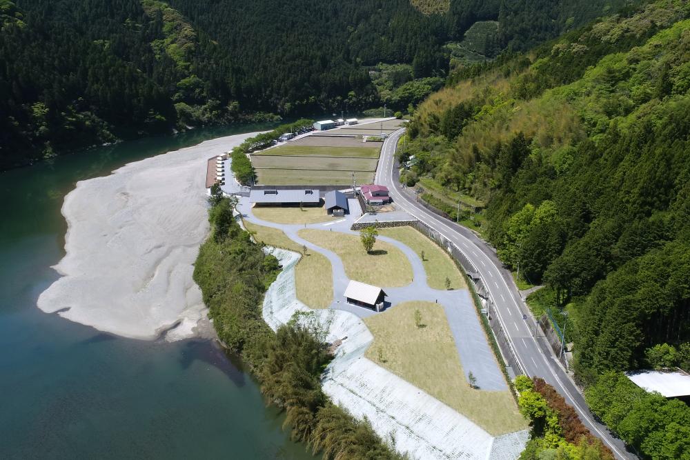  仁淀川ラフティング体験《スノーピークおち仁淀川キャンプフィールド》