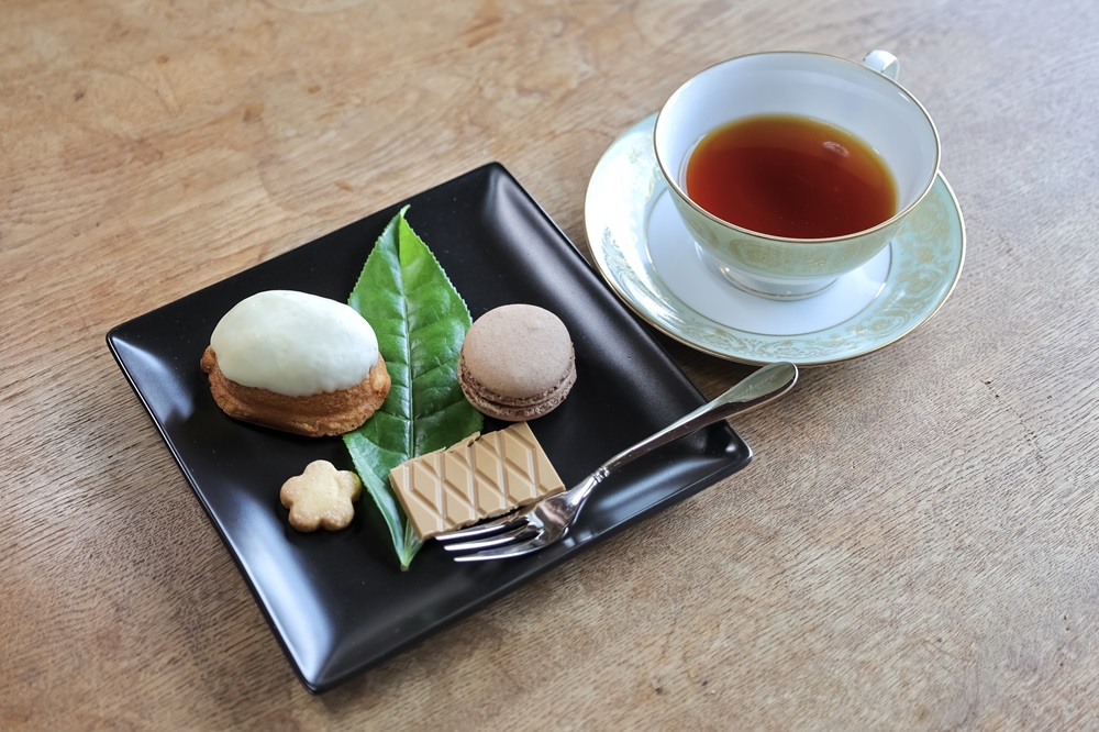  紅茶農家で国産紅茶用６品種のテイスティングと スイーツペアリング体験
