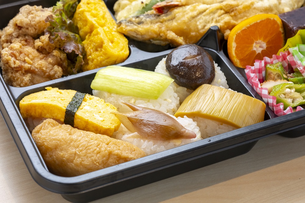 Inaka-sushi Bento (Japanese box lunch)