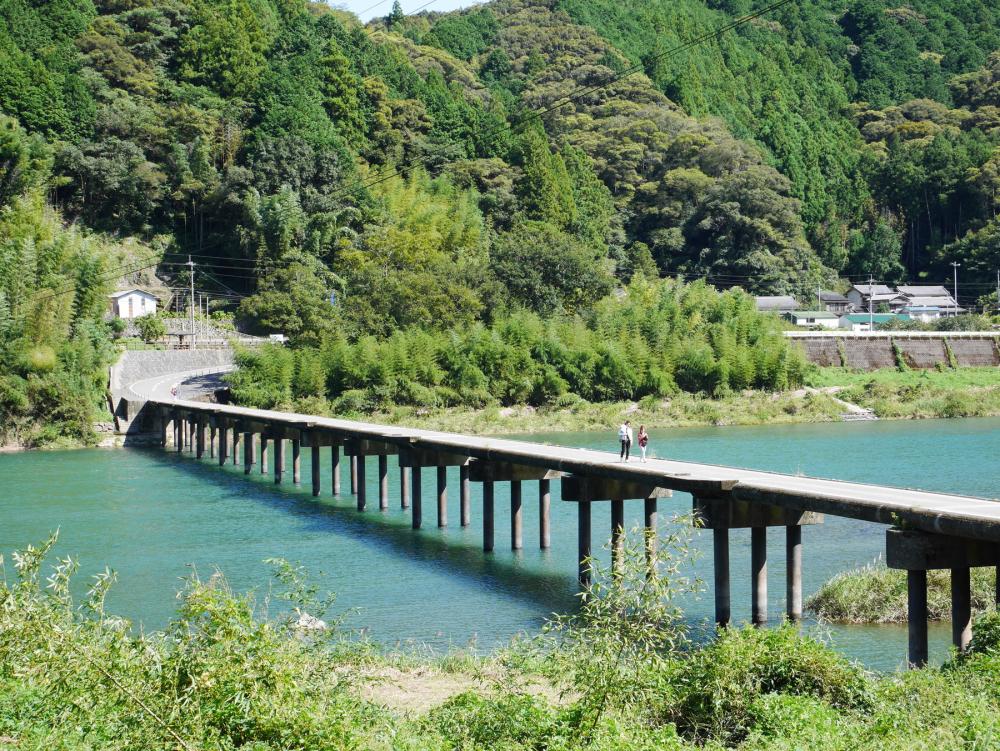 名越屋（なごや）沈下橋
